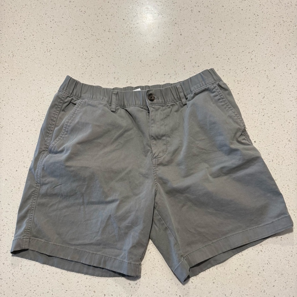 Men's Flat-Front Gray Shorts — Comfortable Everyday Wear